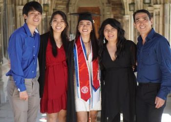 Gia đình gốc Việt có ba con tốt nghiệp đại học top đầu Mỹ