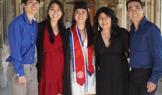 Gia đình gốc Việt có ba con tốt nghiệp đại học top đầu Mỹ