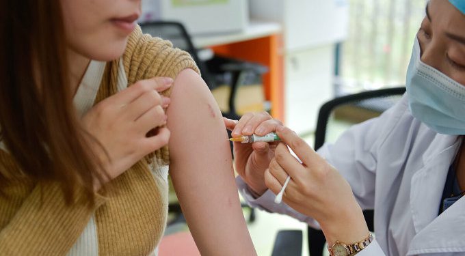 Hy vọng từ vaccine ngăn ngừa và trị ung thư
