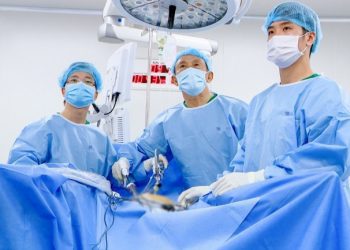 Khi nào cần phẫu thuật lấy sỏi thận?