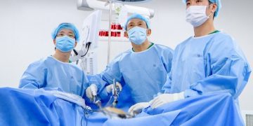 Khi nào cần phẫu thuật lấy sỏi thận?