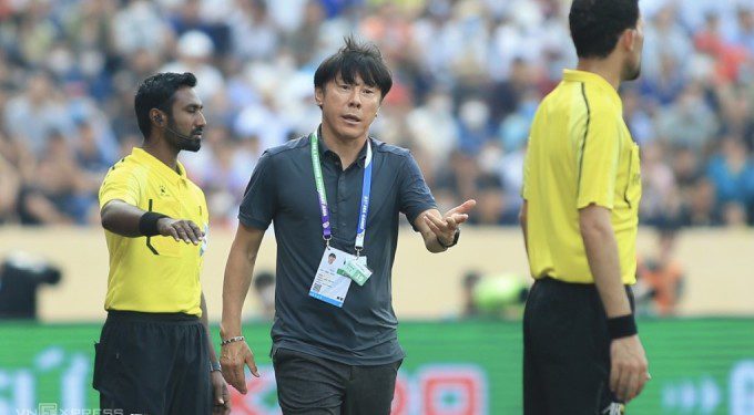 HLV Shin Tae-yong dẫn dắt U19 Indonesia