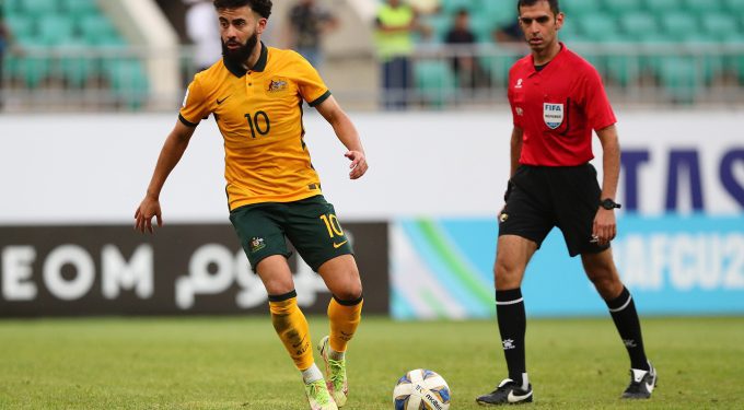 Tiền vệ Australia có thêm động lực trước bán kết U23 châu Á