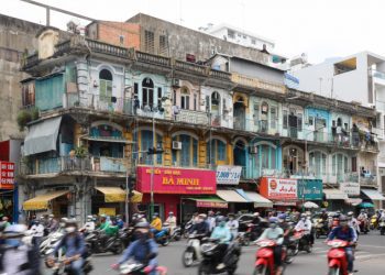 Di dời khẩn các hộ dân ở chung cư nguy cơ sập