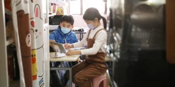 Nhịn ăn cho con học thêm ở Hong Kong