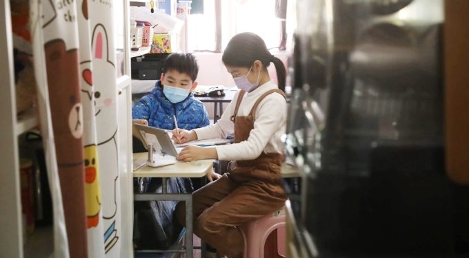 Nhịn ăn cho con học thêm ở Hong Kong