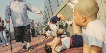 Hồng Kim Bảo: ‘Hồi nhỏ khổ mà vui’