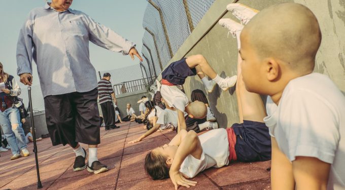 Hồng Kim Bảo: ‘Hồi nhỏ khổ mà vui’