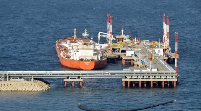 Mỹ – EU thảo luận ngoại lệ cho lệnh cấm dầu Nga