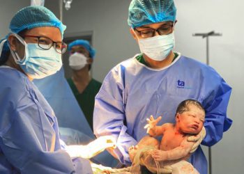 Biến chứng vỡ tử cung, nhau cài răng lược ở sản phụ có sẹo mổ cũ