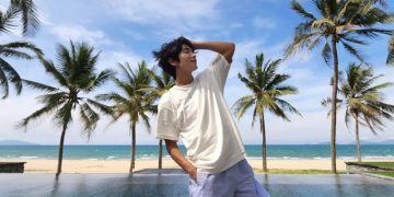 Lee Jun Ki tận hưởng nắng gió Hội An