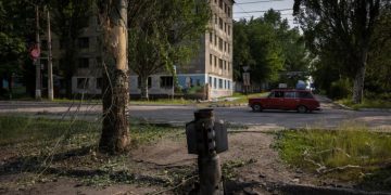 Hai thành phố Ukraine thành rốn hỏa lực của pháo binh Nga