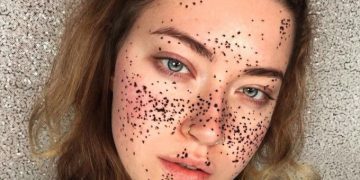 Mốt vẽ henna lên mặt bị chỉ trích