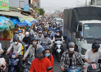 Kẹt xe do người chờ qua phà Cát Lái phía huyện Nhơn Trạch, Đồng Nai hồi đầu năm 2022. Ảnh: Gia Minh