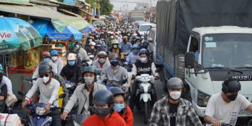 Kẹt xe do người chờ qua phà Cát Lái phía huyện Nhơn Trạch, Đồng Nai hồi đầu năm 2022. Ảnh: Gia Minh