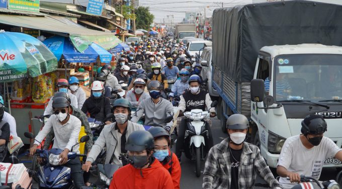 Kẹt xe do người chờ qua phà Cát Lái phía huyện Nhơn Trạch, Đồng Nai hồi đầu năm 2022. Ảnh: Gia Minh