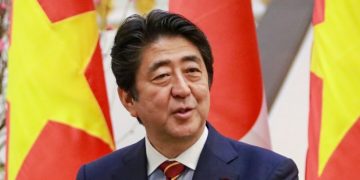 Ông Shinzo Aba phát biểu trong chuyến thăm Việt Nam tháng 1/2017. Ảnh: TTXVN.