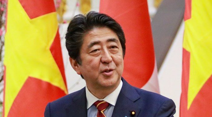 Ông Shinzo Aba phát biểu trong chuyến thăm Việt Nam tháng 1/2017. Ảnh: TTXVN.