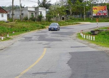 Đoạn đường qua huyện Đăk Pơ sắp được nâng cấp, cải tạo. Ảnh: Trần Hoá