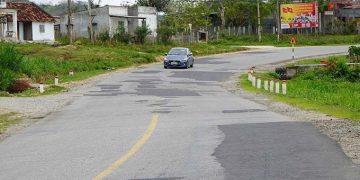 Đoạn đường qua huyện Đăk Pơ sắp được nâng cấp, cải tạo. Ảnh: Trần Hoá