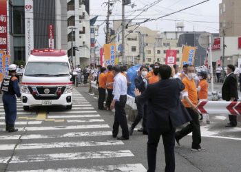 Hiện trường nơi ông Abe bị bắn tại thành phố Nara hôm 8/7. Ảnh: Reuters.