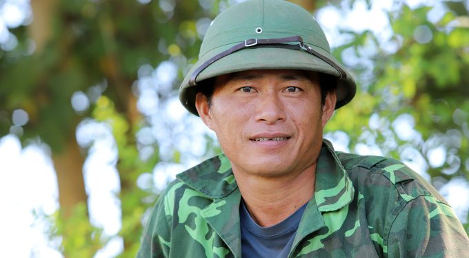 Nguyễn Đình Vinh kể về cuộc sống ở vùng khí hậu khắc nghiệt Hương Khê, Hà Tĩnh. Ảnh: Đức Hùng