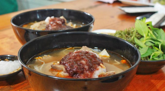 Món bún gỏi dà được phục vụ thực khách ở TP HCM.