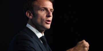 Tổng thống Pháp Emmanuel Macron phát biểu tại hội nghị thượng đỉnh NATO ở Madrid ngày 30/6. Ảnh: AFP.