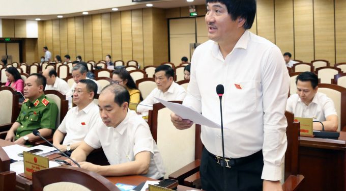 Đại biểu Phạm Đình Đoàn phát biểu tại phiên thảo luận sáng 6/7. Ảnh: Xuân Hải