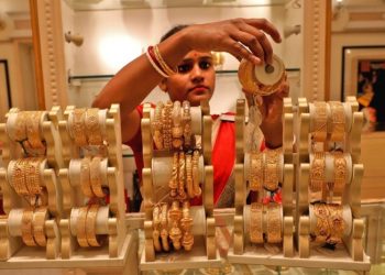 Ấn Độ tăng thuế lên nhập vàng, xuất khẩu xăng