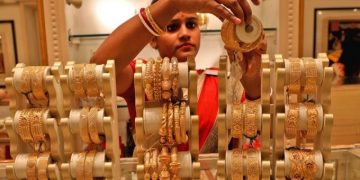 Ấn Độ tăng thuế lên nhập vàng, xuất khẩu xăng