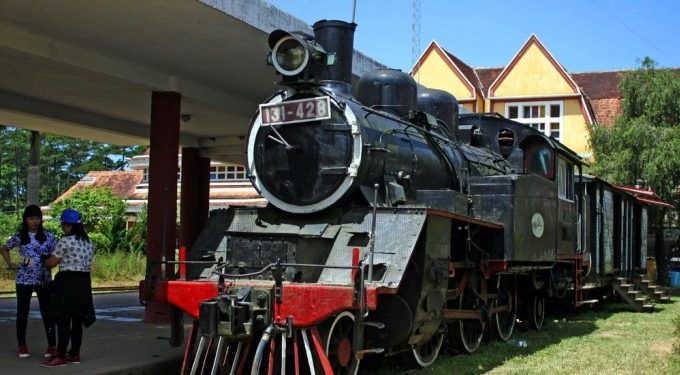 Nhà ga Đà Lạt hoàn thành 1938, điểm cuối cùng của tuyến đường sắt răng cưa, đã được công nhận di tích lịch sử cấp quốc gia. Ảnh: Hoàng Trường