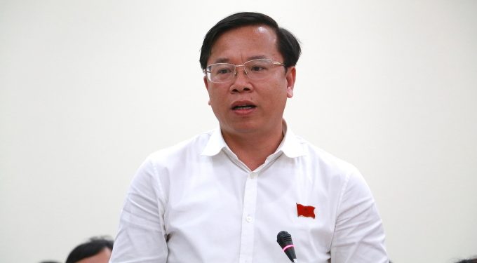 Bí thư quận Bình Tân Huỳnh Khắc Điệp nêu khó khăn trong biên chế cán bộ khi thực hiện chính quyền đô thị. Ảnh: Thu Hằng.