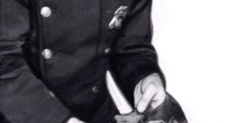 Cảnh sát trưởng của Coatesville kiểm tra giày, mũ và các vật dụng khác của Helen Moyer tại hiện trường sau vụ mất tích. Ảnh: NY Daily News