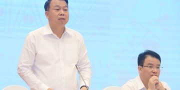 Thứ trưởng Tài chính Nguyễn Đức Chi (người đứng) trả lời tại họp báo Chính phủ thường kỳ, chiều 4/7. Ảnh: Anh Minh