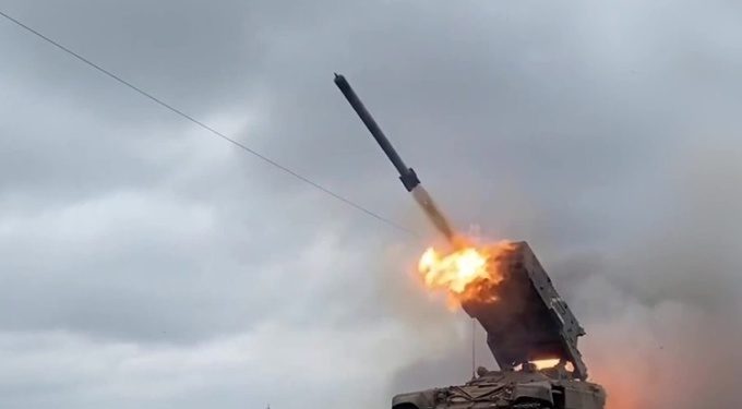 Pháo phản lực Nga tập kích mục tiêu Ukraine trong một video công bố ngày 30/6. Ảnh cắt từ video.